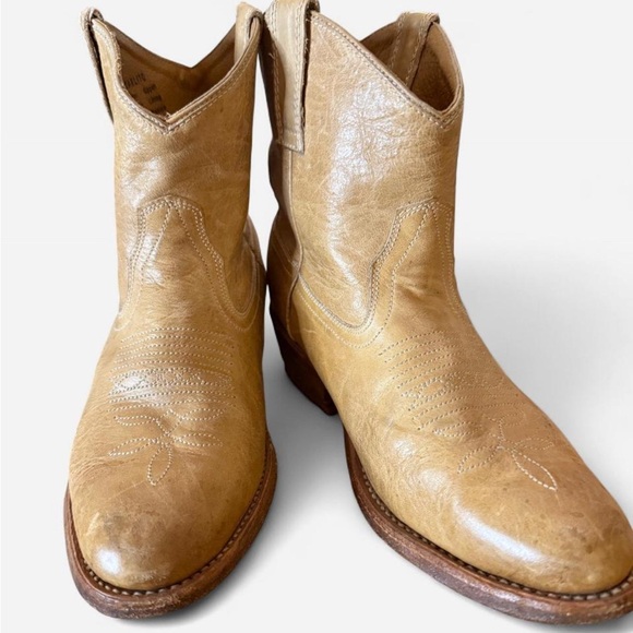 Miz Mooz Shoes - Miz Mooz Carlitos Tan Leather Cowboy Ankle Boots size 6
Coastal Cowgirl,Festival